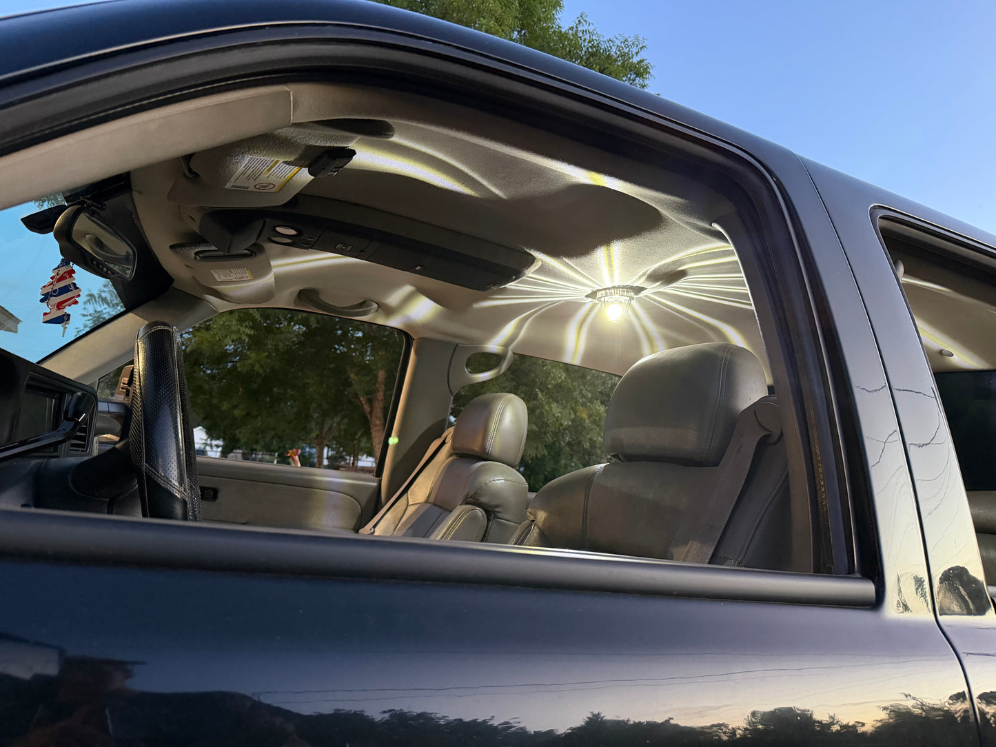 99-06 GM watermelon dome light kit (smaller single control light, verify fitment below)